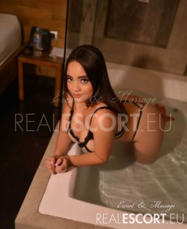 168465_aysha_kiss_6f11639a_308fa158.thumb.jpg.d4ad2d5101eeef4a7da9d85d35a7e814.jpg